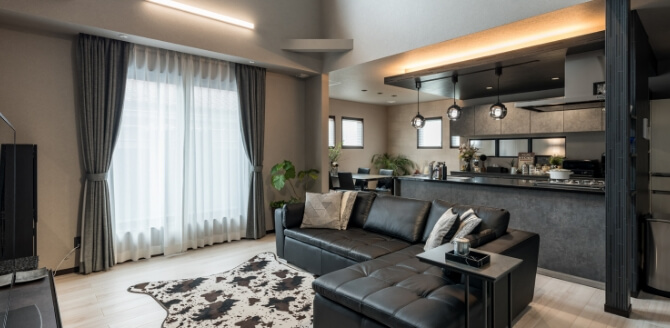 和モダンな家の外観