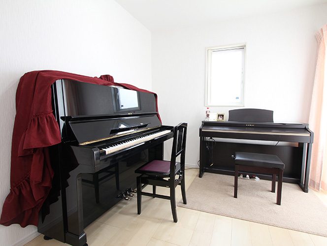 ピアノ2台の自宅スタジオ