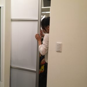 収納スペースにひょっこり