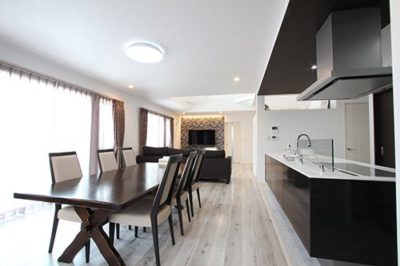 新築リビングをおしゃれに明るく照らす照明インテリア｜テイスト別注文住宅のおすすめ照明デザインと選び方【実例】