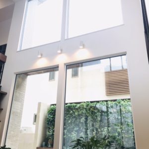 リビングの窓の大掃除を行いました✨