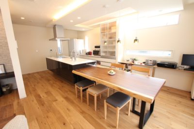 新築キッチンが広く効率的になるレイアウト【実例】|キッチンの型やダイニングの配置で変わる6~8畳の快適な間取り