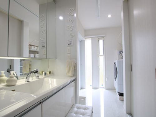 ランドリールーム ファミリークローゼットで間取りをワンランクアップさせる 家事楽な住まい 東京 神奈川 愛知の注文住宅ならアクティエ