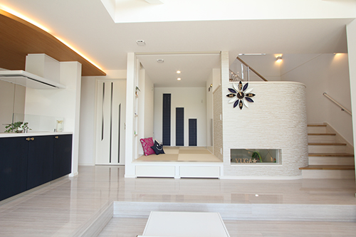 ダウンフロアでおしゃれなリビング|広々と暮らそう|東京・神奈川・愛知の注文住宅ならアクティエ