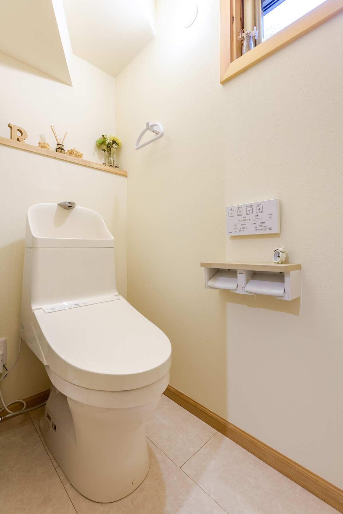 柔らかい雰囲気の洗面スペースやトイレ。