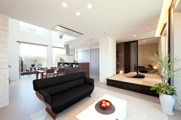 リビング・ダイニングを可動式間仕切りで快適空間に｜ 選び方・実例を紹介