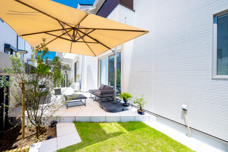 テラスのある住宅・設ける際のポイント・おすすめの使い方や注意点|素敵な実例も紹介