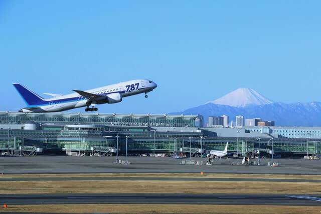 羽田空港と飛行機