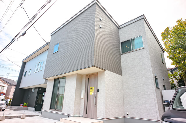 グレーを基調とした家