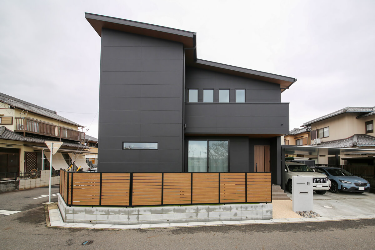 黒を基調とした注文住宅