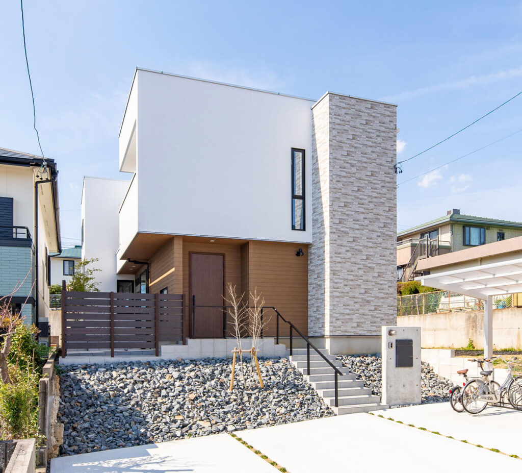 白を基調とした住宅
