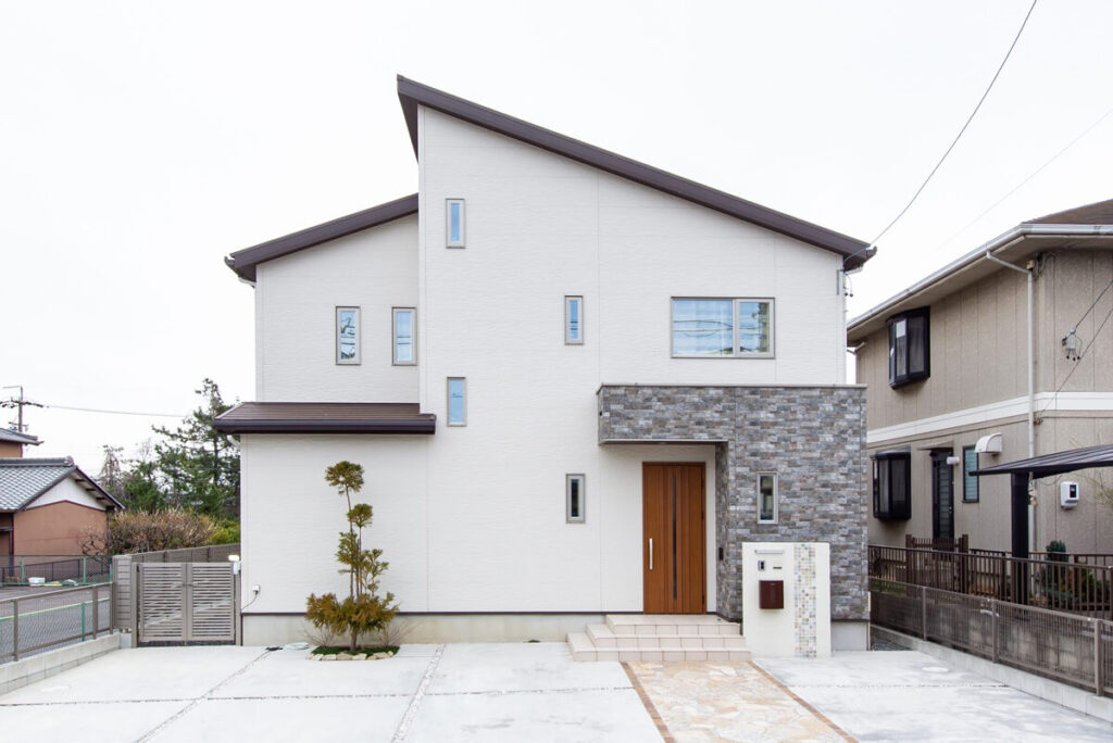 白を基調としたスタイリッシュな注文住宅