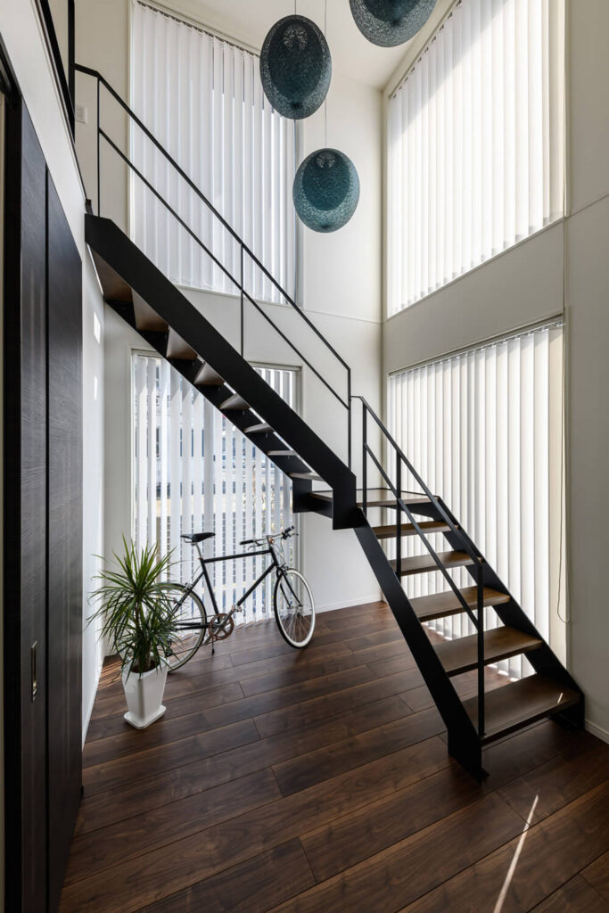 吹き抜けとスケルトン階段