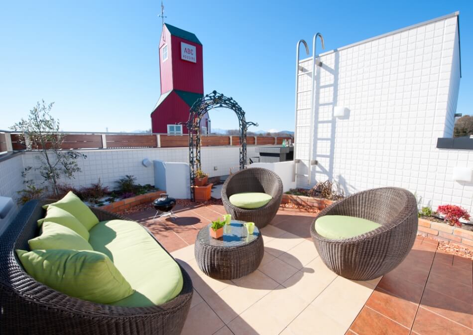 リラックス空間を演出した屋上庭園