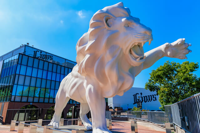 西武球場前駅前広場
