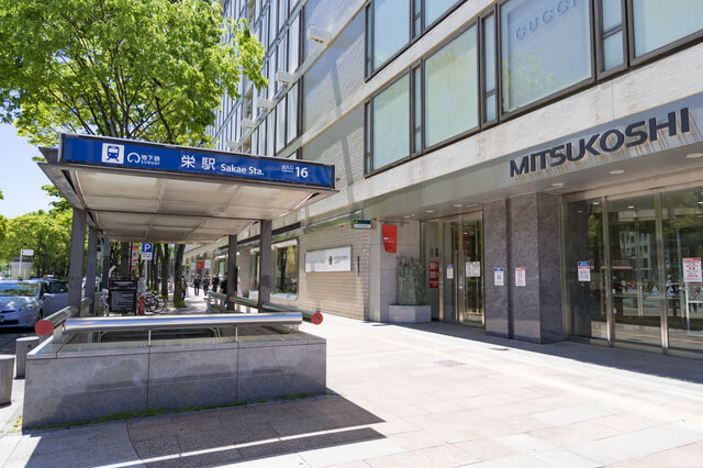 名古屋三越栄店前